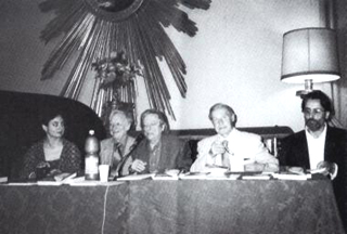Da sinistra, Antonella Calzolari, Emerico Giachery, Velio Carratoni, Michele Dell'Aquila, Donato Di Stasi, a Roma, nella Sala Baldini, durante la presentazione delle Lettere della sposa demente.